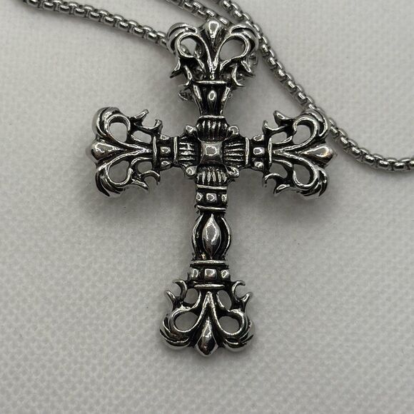 Brand New!! Filigree and heart cross - Picture 2 of 4